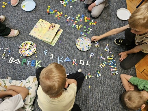 zabawy z literami - poznajemy wiersz "Abecad�o"