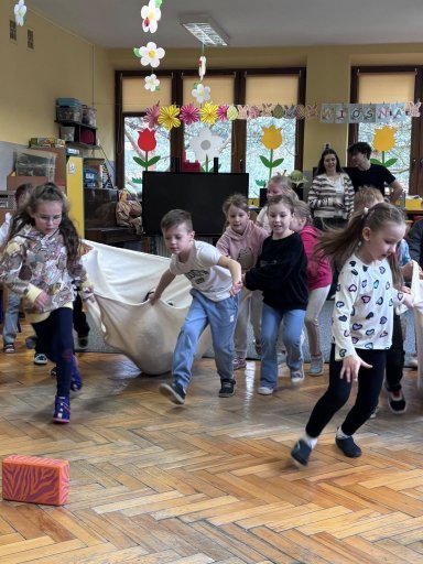 zaj�cia ruchowe z kocem